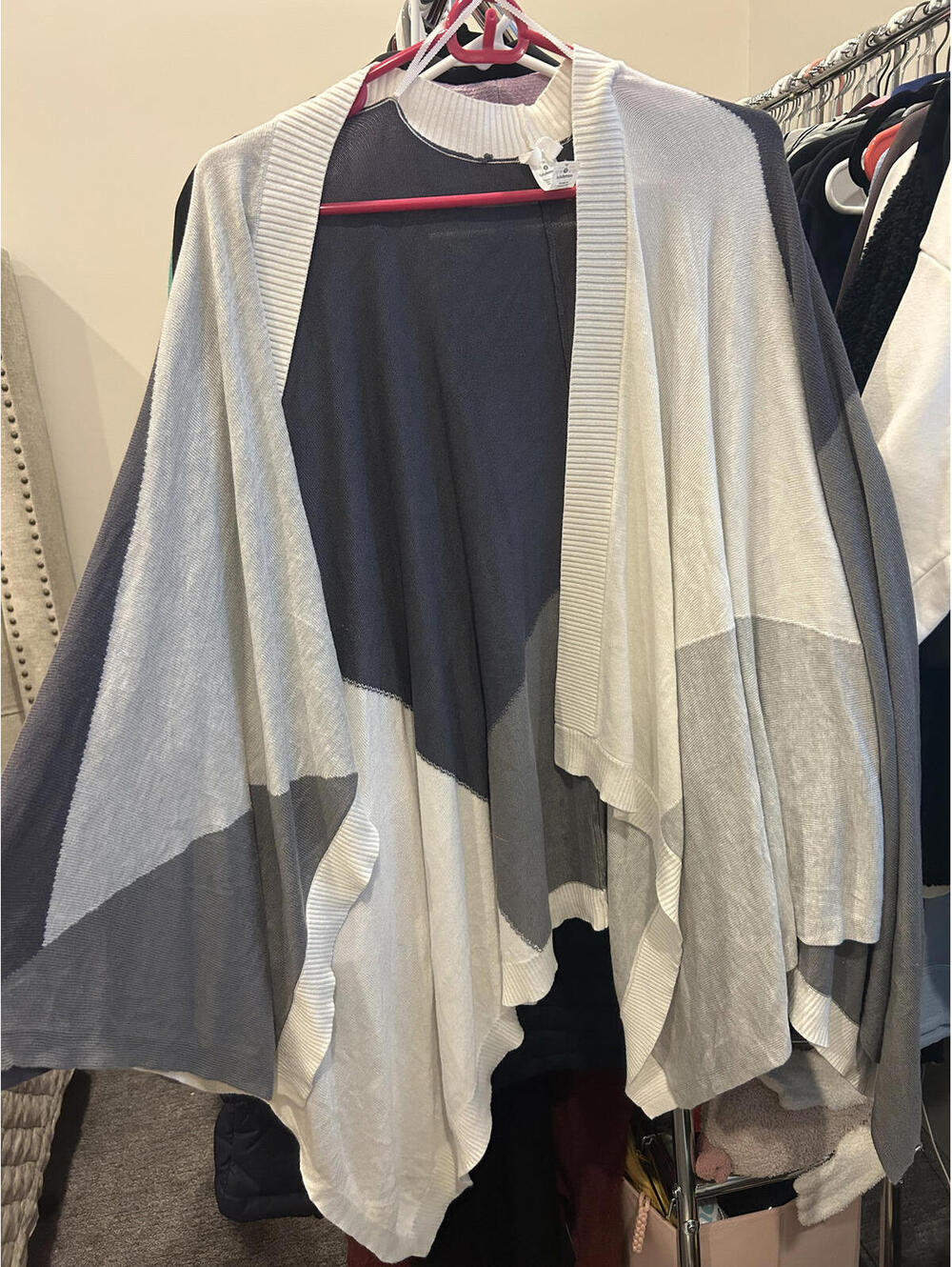 Lululemon Shawl in colorblock size OS